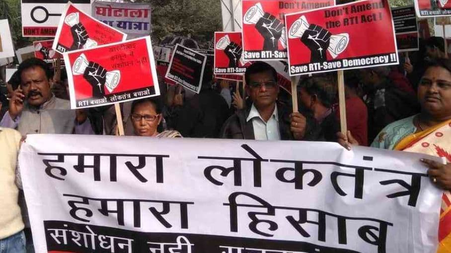 ज़रूरी नहीं कि सरकार लोकप्रिय है तो लोकतांत्रिक भी हो!